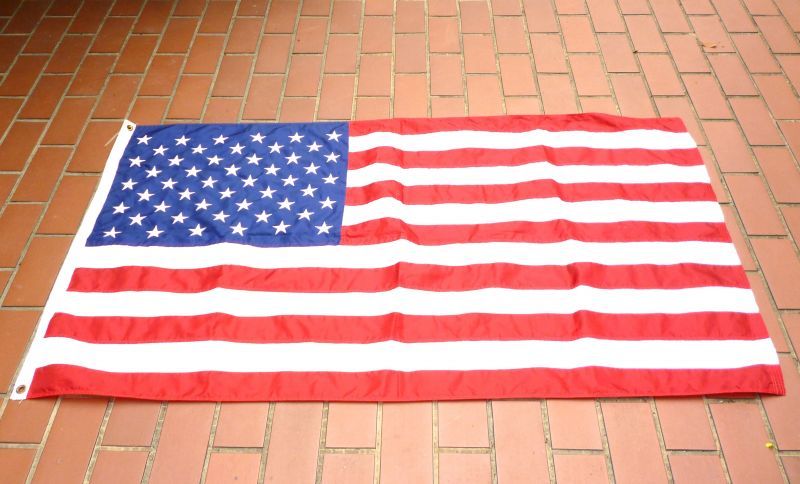 画像1: ＜実物USED　米国星条旗　ナイロン製　87ｃｍｘ160ｃｍ＞